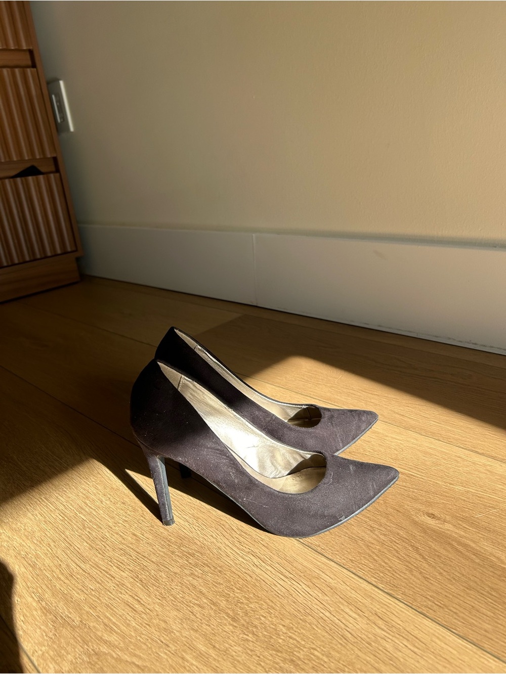 Classic Black Pointed-Toe Women's Pumps